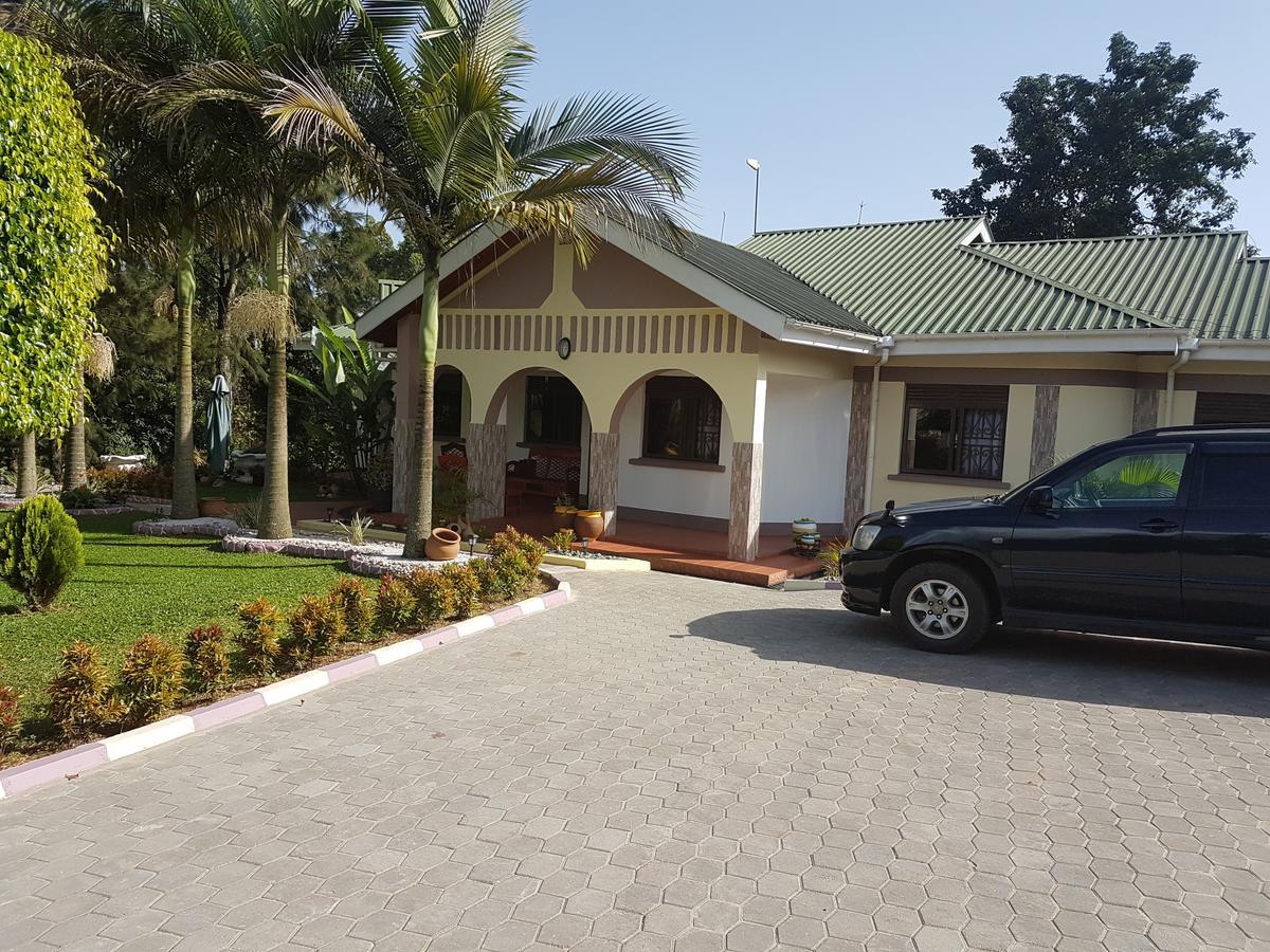 Sheevy"S Bed N Breakfast Fort Portal Экстерьер фото